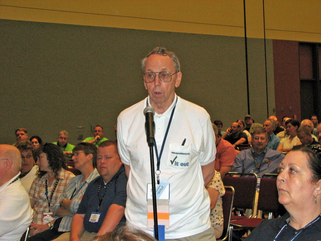 David Swan adressing the quorum at the APCO National Conference, August 2008, Kansas City